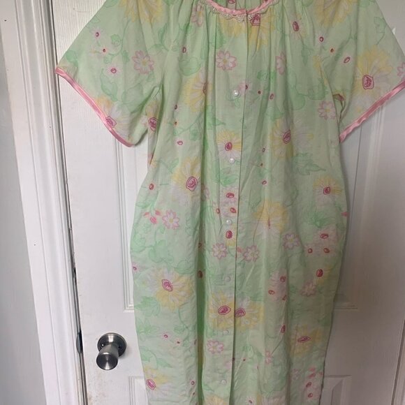 Vintage Vanity Fair Floral House Dress Caftan Muu Muu | Cotton Snap Front Size M - Picture 2 of 9